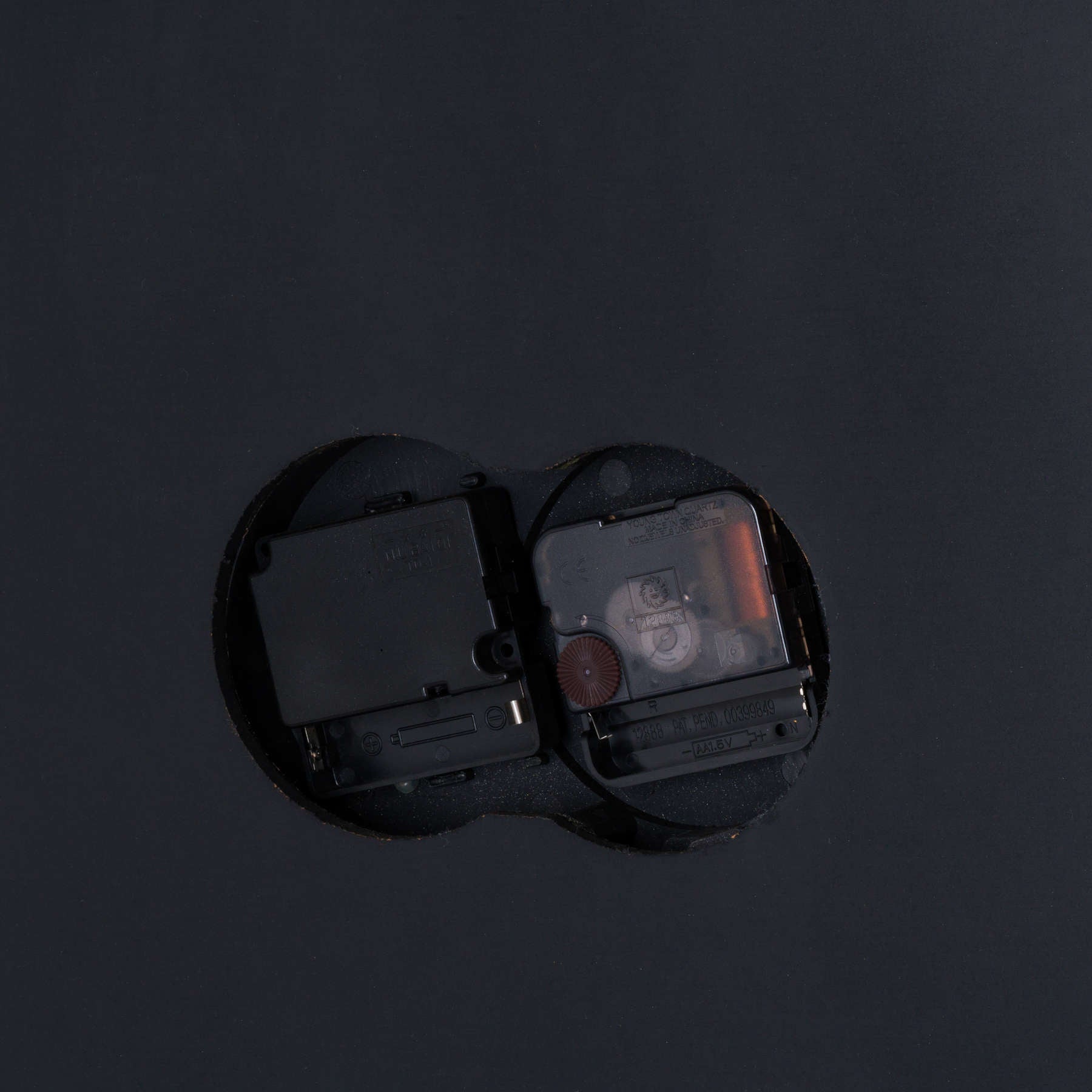 Large Mirrored Square Framed Clock With Moving Mechanism