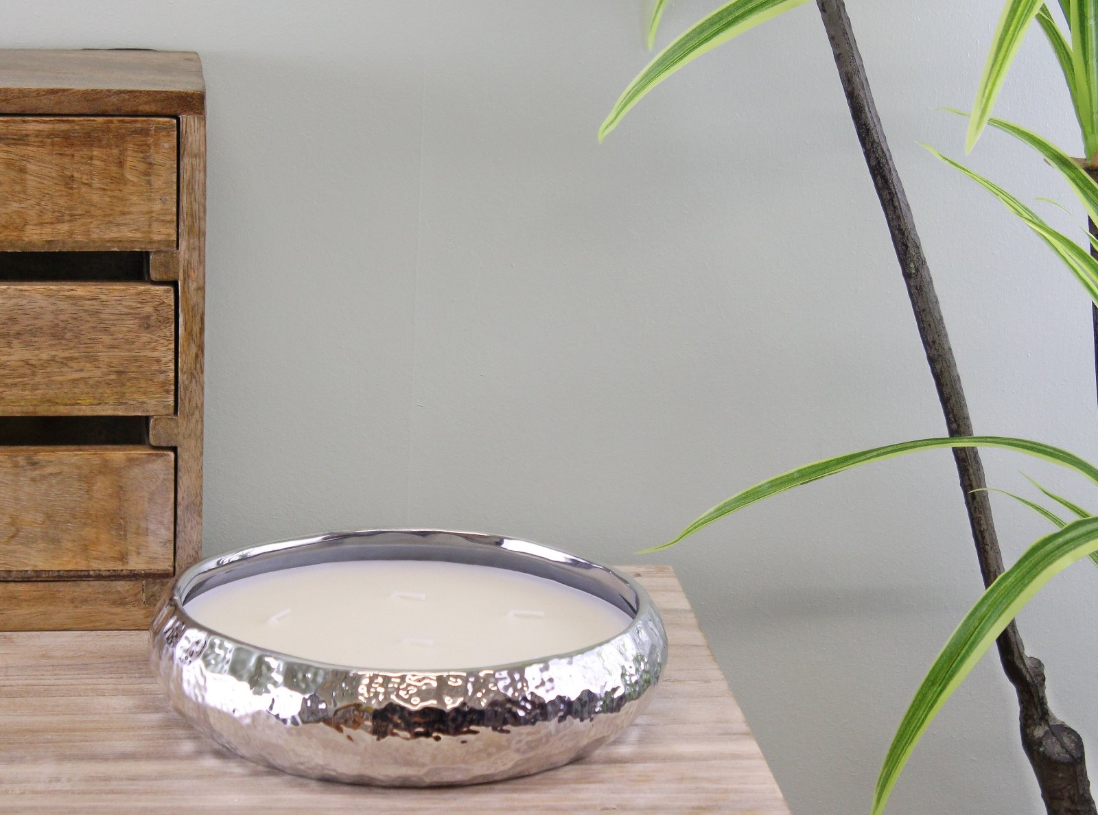 Silver Ceramic Bowl With 7 Wick Sandalwood Fragranced Candle