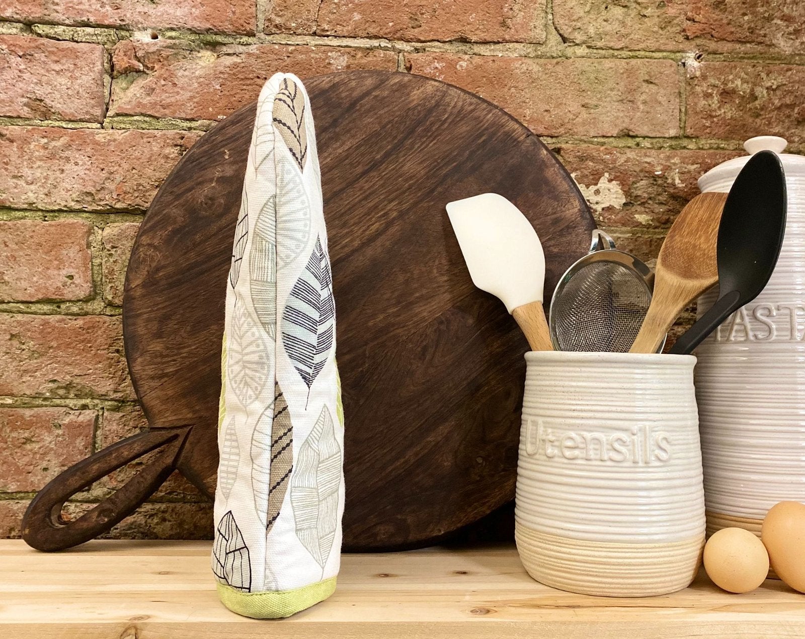 Kitchen Oven Glove With Contemporary Green Leaf Print Design