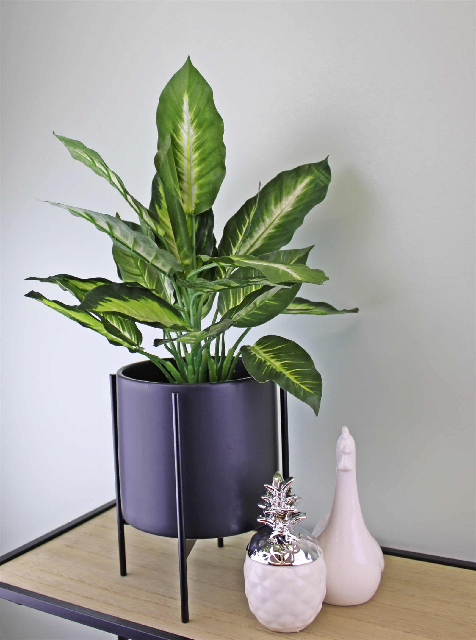 Black Planter With Metal Stand 24cm