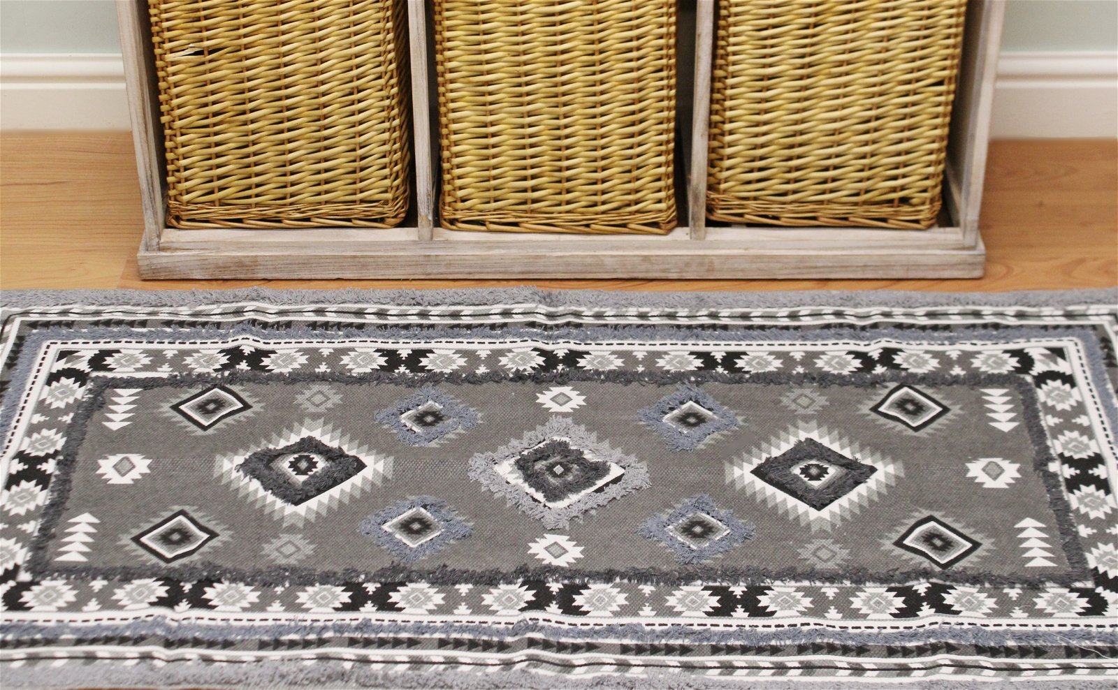 Large Grey Patterned & Tufted Rug, 70x140cm